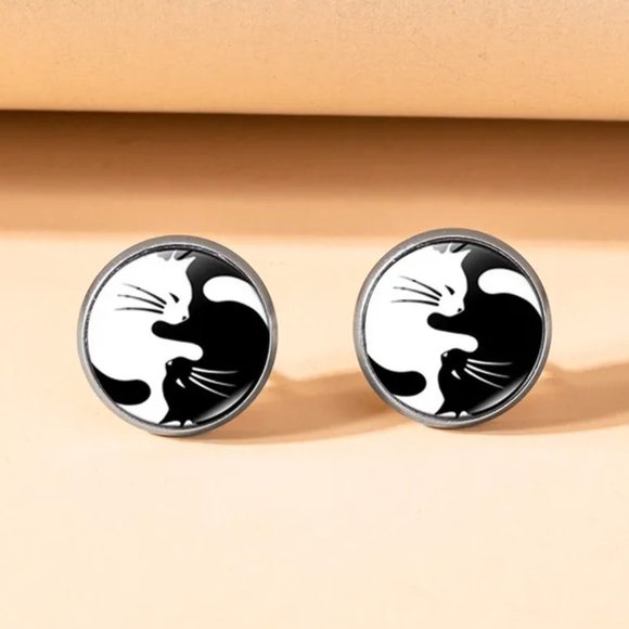 chichigems Jewelry - Black & White Kitty Cat Yin and Yang Stud Earrings NEW